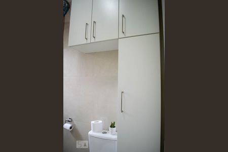 Banheiro de kitnet/studio para alugar com 1 quarto, 33m² em Menino Deus, Porto Alegre