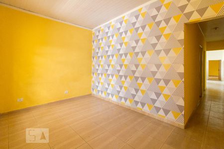 Casa para alugar com 70m², 2 quartos e 2 vagasSala