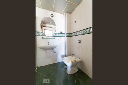 Banheiro social de apartamento à venda com 3 quartos, 112m² em Sumaré, São Paulo