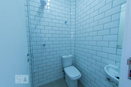 Banheiro de Serviço de apartamento para alugar com 2 quartos, 55m² em Pinheiros, São Paulo