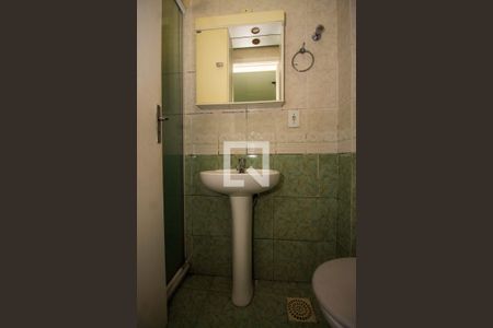 Banheiro de apartamento à venda com 1 quarto, 39m² em Vila João Pessoa, Porto Alegre