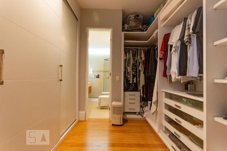 Apartamento à venda com 135m², 2 quartos e 1 vagaCloset