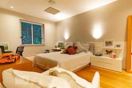 Apartamento à venda com 135m², 2 quartos e 1 vagaSuíte