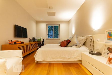 Apartamento à venda com 135m², 2 quartos e 1 vagaSuíte