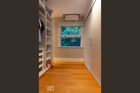 Apartamento à venda com 135m², 2 quartos e 1 vagaCloset