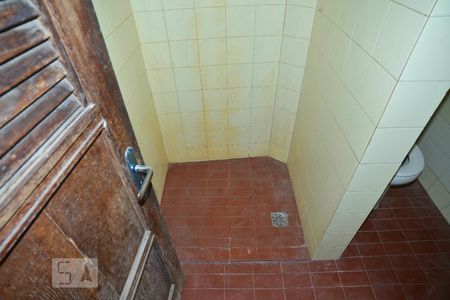 Casa à venda com 220m², 4 quartos e 2 vagasBanheiro 1