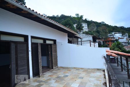 Casa à venda com 220m², 4 quartos e 2 vagasQuintal