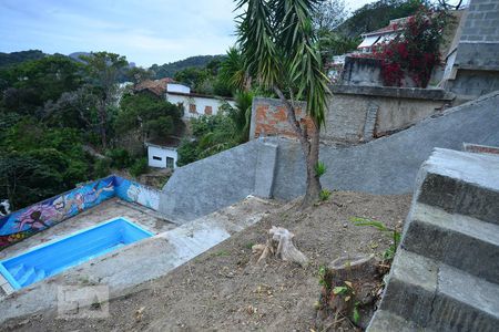 Casa à venda com 220m², 4 quartos e 2 vagasPiscina