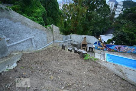 Casa à venda com 220m², 4 quartos e 2 vagasPiscina