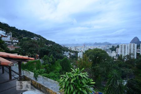 Casa à venda com 220m², 4 quartos e 2 vagasQuintal