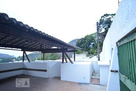 Casa à venda com 220m², 4 quartos e 2 vagasTerraço