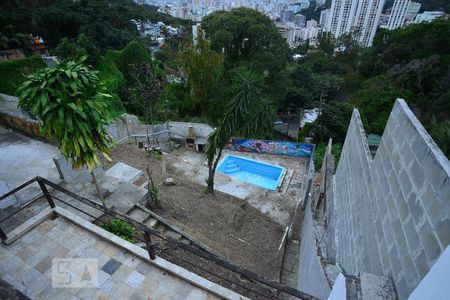 Casa à venda com 220m², 4 quartos e 2 vagasQuintal