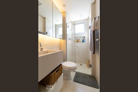 Banheiro de apartamento para alugar com 1 quarto, 43m² em Pinheiros, São Paulo