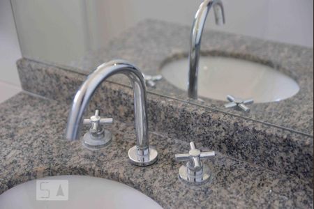 Apartamento à venda com 61m², 2 quartos e 1 vaga Apartamento à venda com 61m², 2 quartos e 1 vagaDetalhe Banheiro
