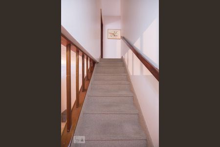 Casa para alugar com 60m², 2 quartos e 1 vagaEscada