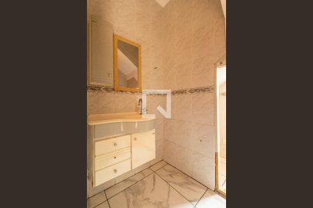 Lavabo  de casa para alugar com 4 quartos, 185m² em Vila Nhocune, São Paulo