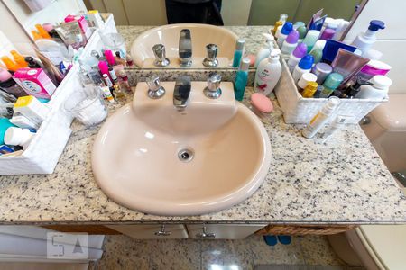 Apartamento à venda com 176m², 3 quartos e sem vagaBanheiro da suíte 2