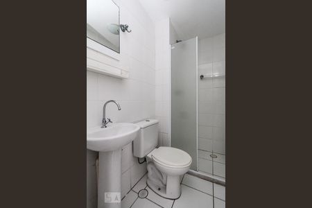 Banheiro de kitnet/studio para alugar com 1 quarto, 50m² em Quinta da Paineira, São Paulo