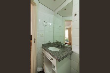 Banheiro de apartamento para alugar com 1 quarto, 44m² em Vila Nova Conceição, São Paulo