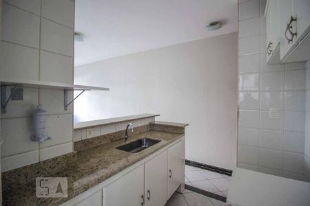 Sala e cozinha de apartamento para alugar com 1 quarto, 50m² em Buritis, Belo Horizonte