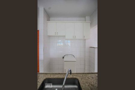 Sala e cozinha de apartamento para alugar com 1 quarto, 50m² em Buritis, Belo Horizonte