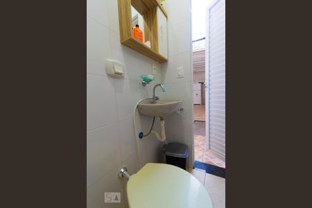 Casa de condomínio à venda com 120m², 2 quartos e 3 vagas Casa de condomínio à venda com 120m², 2 quartos e 3 vagasBanheiro de Serviço