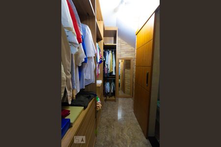 Casa de condomínio à venda com 120m², 2 quartos e 3 vagas Casa de condomínio à venda com 120m², 2 quartos e 3 vagasCloset do Quarto 2 suite