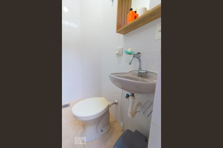 Casa de condomínio à venda com 120m², 2 quartos e 3 vagas Casa de condomínio à venda com 120m², 2 quartos e 3 vagasBanheiro de Serviço