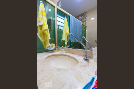 Casa de condomínio à venda com 120m², 2 quartos e 3 vagas Casa de condomínio à venda com 120m², 2 quartos e 3 vagasBanheiro Social