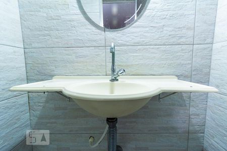 Banheiro - Torneira de casa de condomínio para alugar com 1 quarto, 59m² em Pilares, Rio de Janeiro