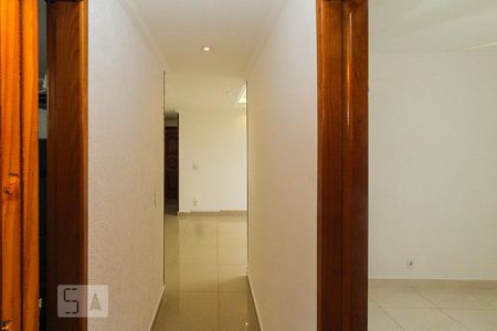 Corredor de apartamento para alugar com 2 quartos, 71m² em Sítio Pinheirinho, São Paulo
