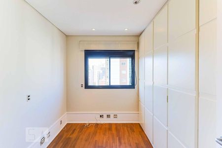 Apartamento à venda com 243m², 3 quartos e 4 vagas Apartamento à venda com 243m², 3 quartos e 4 vagasQuarto 2