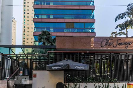 Apartamento à venda com 243m², 3 quartos e 4 vagas Apartamento à venda com 243m², 3 quartos e 4 vagasFachada