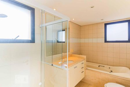 Apartamento à venda com 243m², 3 quartos e 4 vagas Apartamento à venda com 243m², 3 quartos e 4 vagasBanheiro 2 Suíte