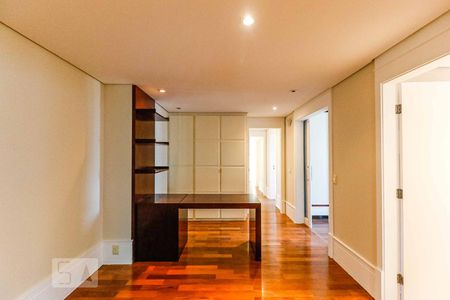 Apartamento à venda com 243m², 3 quartos e 4 vagas Apartamento à venda com 243m², 3 quartos e 4 vagasHall Quartos