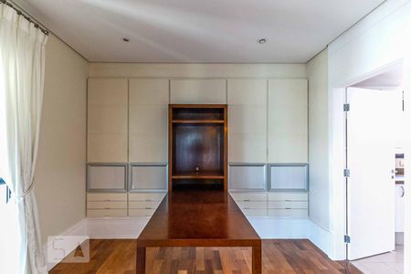 Apartamento à venda com 243m², 3 quartos e 4 vagas Apartamento à venda com 243m², 3 quartos e 4 vagasSala de jantar