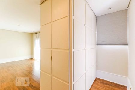 Apartamento à venda com 243m², 3 quartos e 4 vagas Apartamento à venda com 243m², 3 quartos e 4 vagasSuíte