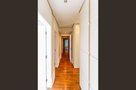 Apartamento à venda com 243m², 3 quartos e 4 vagas Apartamento à venda com 243m², 3 quartos e 4 vagasSuíte