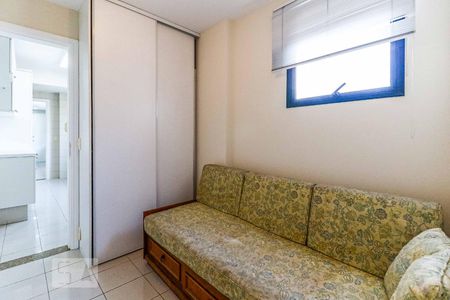 Apartamento à venda com 243m², 3 quartos e 4 vagas Apartamento à venda com 243m², 3 quartos e 4 vagasQuarto de Serviço