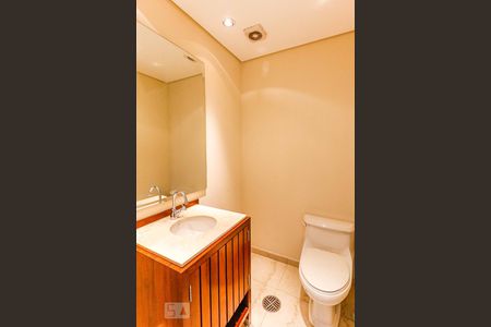 Apartamento à venda com 243m², 3 quartos e 4 vagas Apartamento à venda com 243m², 3 quartos e 4 vagasLavabo