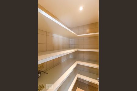 Apartamento à venda com 243m², 3 quartos e 4 vagas Apartamento à venda com 243m², 3 quartos e 4 vagasDespensa