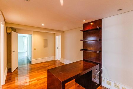 Apartamento à venda com 243m², 3 quartos e 4 vagas Apartamento à venda com 243m², 3 quartos e 4 vagasHall Quartos