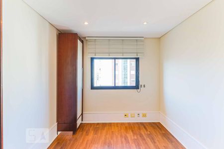 Apartamento à venda com 243m², 3 quartos e 4 vagas Apartamento à venda com 243m², 3 quartos e 4 vagasQuarto 1