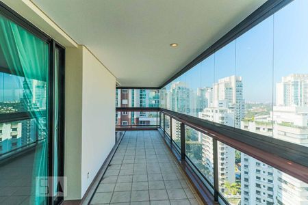 Apartamento à venda com 243m², 3 quartos e 4 vagas Apartamento à venda com 243m², 3 quartos e 4 vagasVaranda