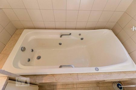 Apartamento à venda com 243m², 3 quartos e 4 vagas Apartamento à venda com 243m², 3 quartos e 4 vagasBanheiro 2 Suíte