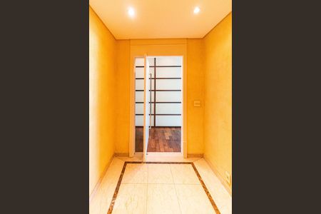 Apartamento à venda com 243m², 3 quartos e 4 vagas Apartamento à venda com 243m², 3 quartos e 4 vagasHall