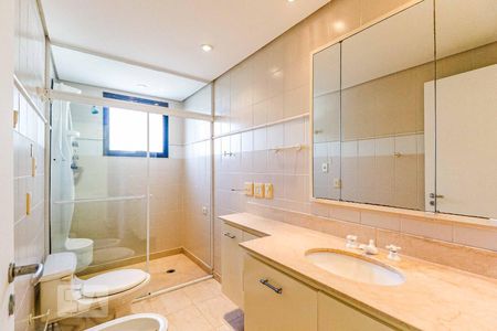 Apartamento à venda com 243m², 3 quartos e 4 vagas Apartamento à venda com 243m², 3 quartos e 4 vagasBanheiro 1 Suíte