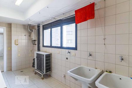 Apartamento à venda com 243m², 3 quartos e 4 vagas Apartamento à venda com 243m², 3 quartos e 4 vagasÁrea de Serviço