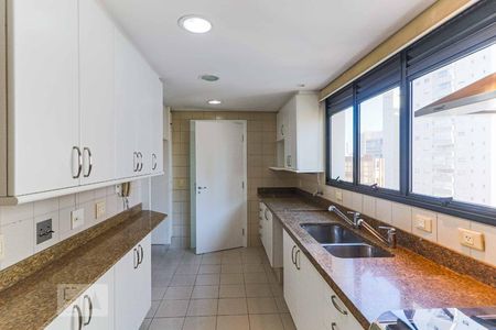 Apartamento à venda com 243m², 3 quartos e 4 vagas Apartamento à venda com 243m², 3 quartos e 4 vagasCozinha