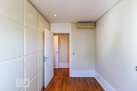 Apartamento à venda com 243m², 3 quartos e 4 vagas Apartamento à venda com 243m², 3 quartos e 4 vagasQuarto 2